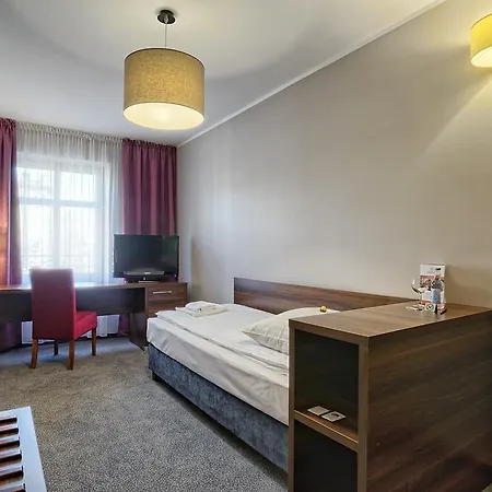 卡米尼兹卡酒店 酒店 莱格尼察