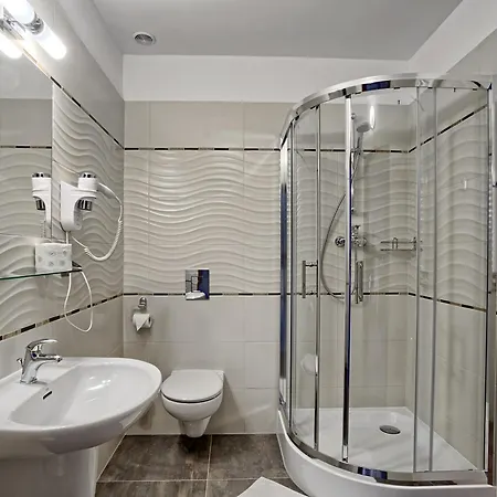 Kamieniczka 3*